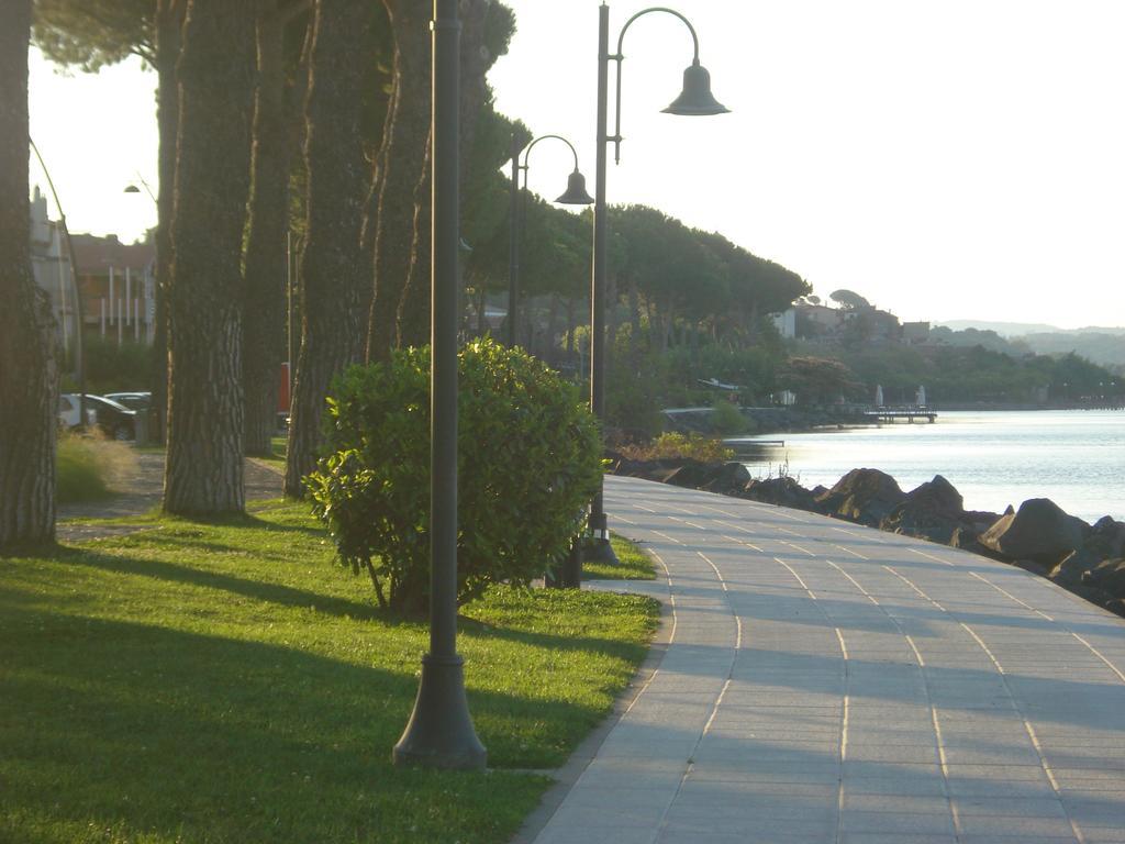Relax In Piazzetta Casa E Appartamento Per Vacanze Trevignano Romano Eksteriør bilde